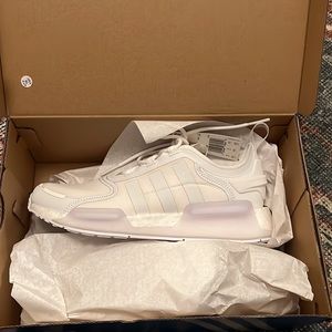 NEW IN THE BOX NEVER WORN ADIDAS NMD V3
